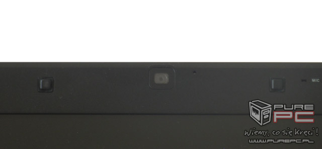 Вопреки тому, что вы думаете - несмотря на установку 17-дюймового экрана, GT725 не намного больше, чем обычный пятнадцатидюймовый ноутбук, по-видимому, шире и немного толще, при этом сохраняя относительно тонкую линию, для 17-дюймового ноутбука